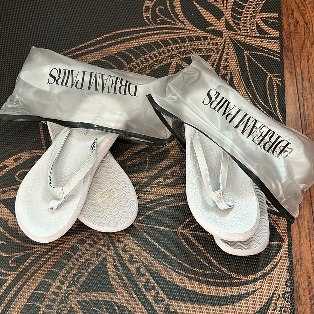 Dresmpairs 2 for 1 flip flops